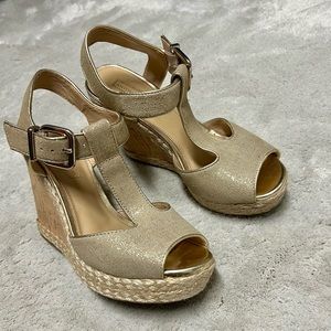 GORGEOUS Antonio Milani beige (gold/glimmer) wedges.